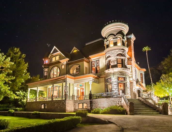 Exterior of Newhall Mansion private event space in Santa Clarita, CA