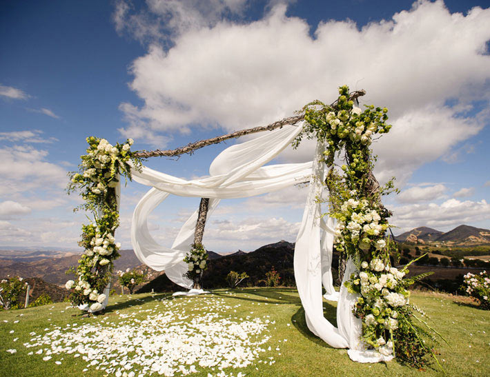 Outdoor wedding ceremony event space at Saddlerock Ranch in Malibu, CA